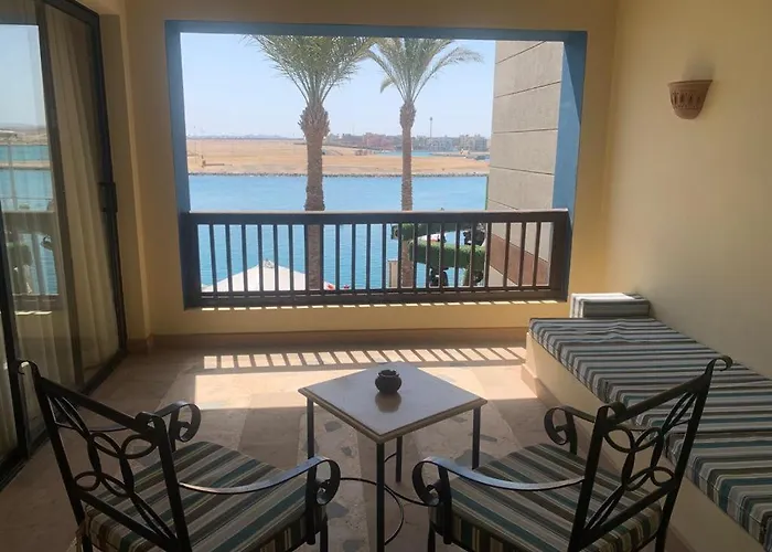 Marina Bliss-seaside Retreat Apartment
